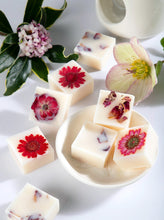 Load image into Gallery viewer, Botanical wax melts in Glassine bag