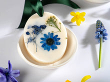 Load image into Gallery viewer, Botanical wax scented hanging decoration