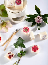 Load image into Gallery viewer, Botanical wax melts in Glassine bag