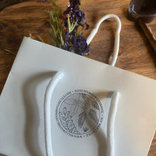 Load image into Gallery viewer, Mini Dried Flower Bunch & Candle Gift Set