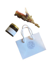 Load image into Gallery viewer, Mini Dried Flower Bunch & Candle Gift Set
