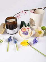 Load image into Gallery viewer, Botanical wax scented hanging decoration