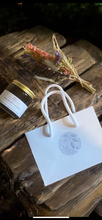 Load image into Gallery viewer, Mini Dried Flower Bunch & Candle Gift Set
