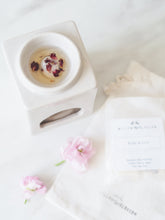 Load image into Gallery viewer, Botanical wax melts in a box