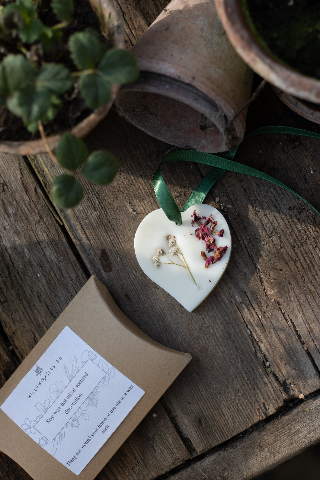Botanical wax scented hanging decoration in the Greenhouse scent