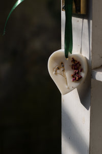 Botanical wax scented hanging decoration in the Greenhouse scent