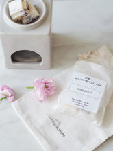 Load image into Gallery viewer, Rose &amp; Oud Botanical Wax Melt bar